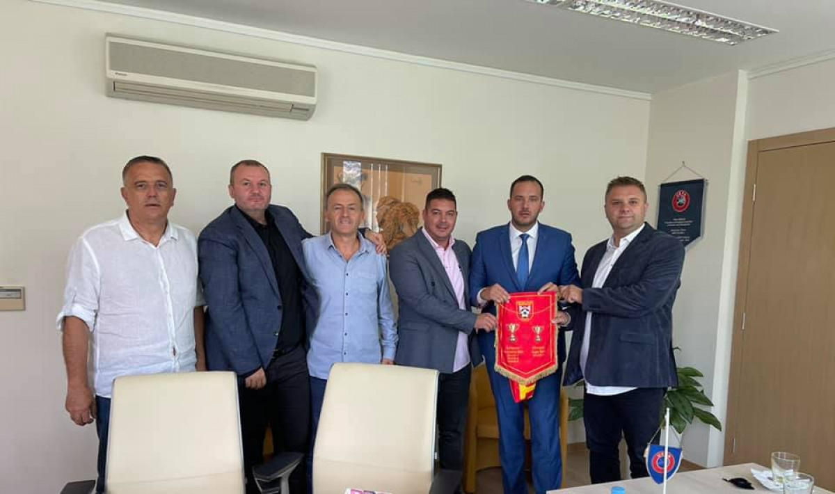 Iz bh. prvaka u futsalu se zahvalili predsjedniku Fudbalskog saveza BiH Iz bh. prvaka u futsalu se zahvalili predsjedniku Fudbalskog saveza BiH