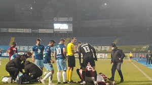 Žestok duel Oremuša i Mujezinovića: Fudbaler Sarajeva završio u kolima hitne pomoći
