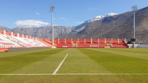 Stadion Rođeni pred derbi okupan suncem, teren u odličnom stanju