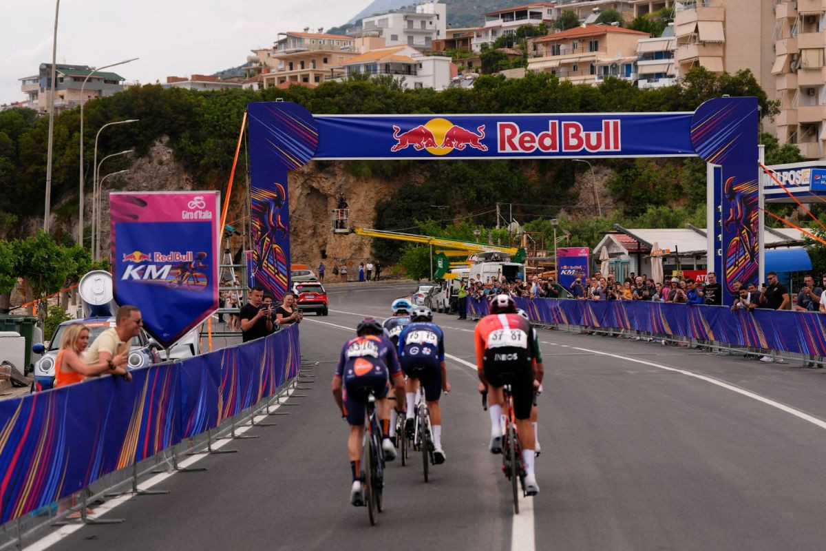 Giro d’Italia 2025 počeo spektakularno: Red Bull Kilometar donosi novu dimenziju trke Giro d’Italia 2025 počeo spektakularno: Red Bull Kilometar donosi novu dimenziju trke