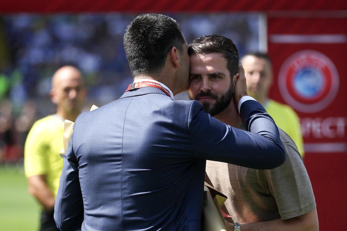 Nevjerovatno s kojim klubom se povezuje Miralem Pjanić, zovu ih Divovima Nevjerovatno s kojim klubom se povezuje Miralem Pjanić, zovu ih Divovima