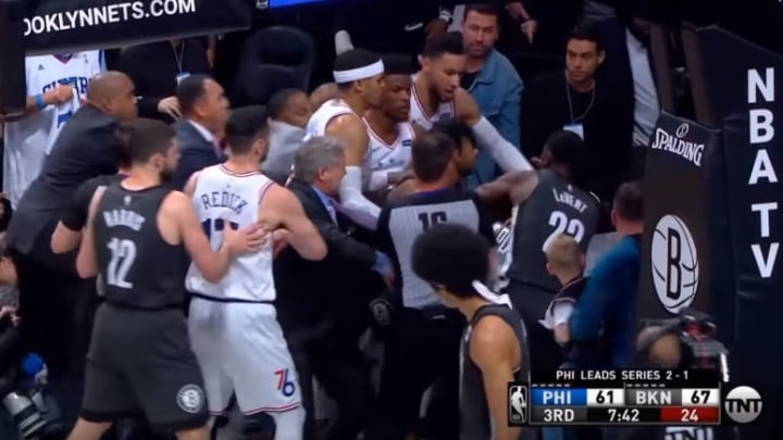 Opšta tučnjava igrača Brooklyna i Philadelphije sinoć, čak su i sudije nastradale
