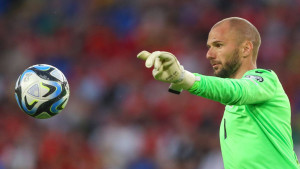 Srpski golman pogodio s gola na gol, ponizio kolegu i veliki AEK