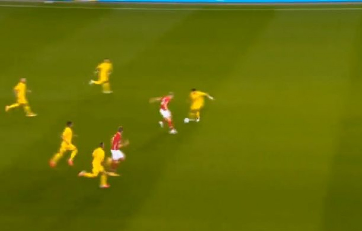 Pretvorio se u Ronaldinha: Haaland driblingom završio karijeru igraču Rumunije Pretvorio se u Ronaldinha: Haaland driblingom završio karijeru igraču Rumunije