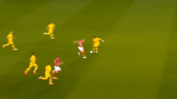 Pretvorio se u Ronaldinha: Haaland driblingom završio karijeru igraču Rumunije