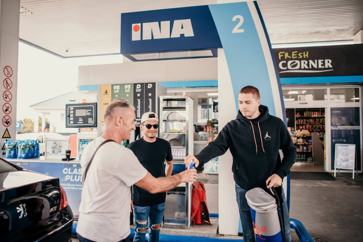 INA maloprodajno mjesto Stup domaćin skakačima Red Bulla