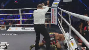 Niko živ ne ustaje nakon ovakvog udarca