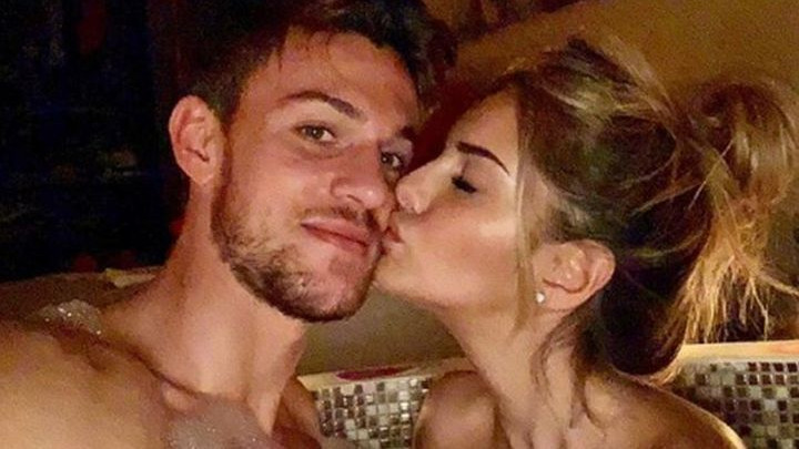 Fudbaler Juventusa u đakuziju sa seks bombom: Ovako se slavi Dan zaljubljenih!