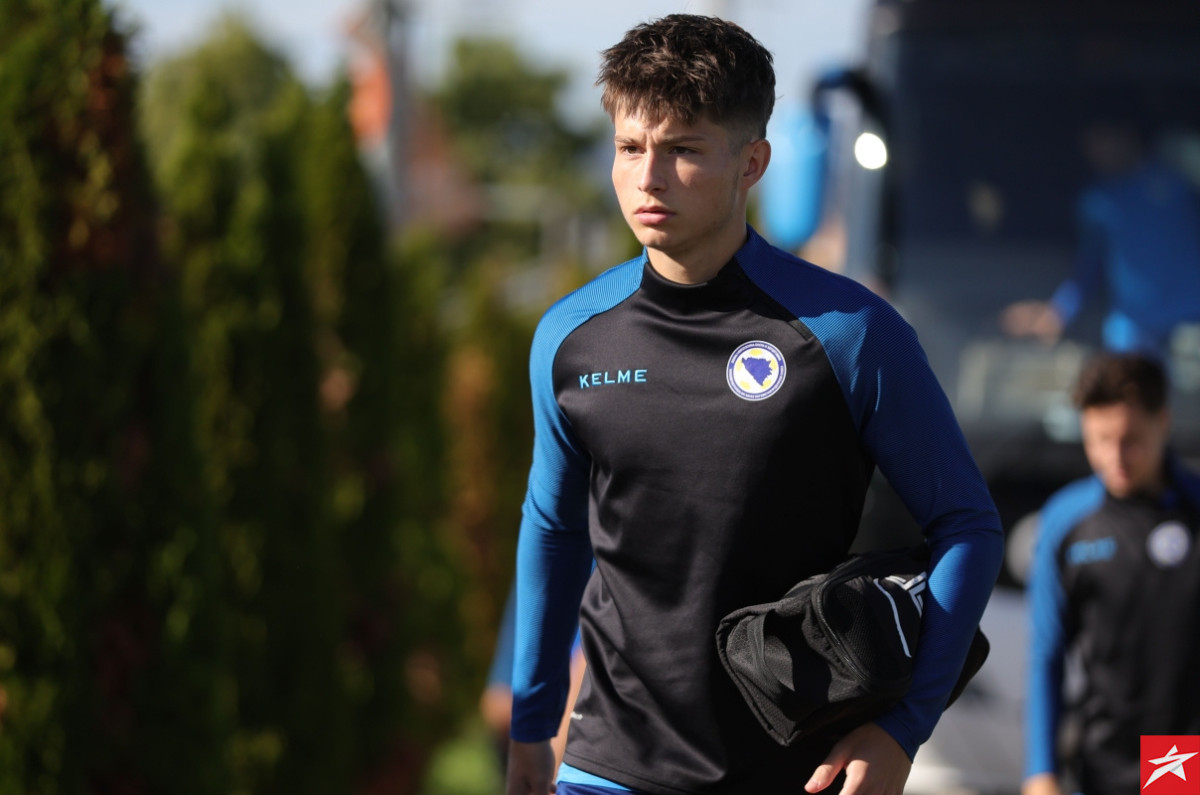 Edin Džeko mu je uzor, ali Esmir Bajraktarević sada je otkrio i drugu stranu: "Novak Đoković"