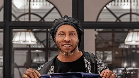 Fotografije Ronaldinha iz kućnog pritvora oduševile navijače Barcelone