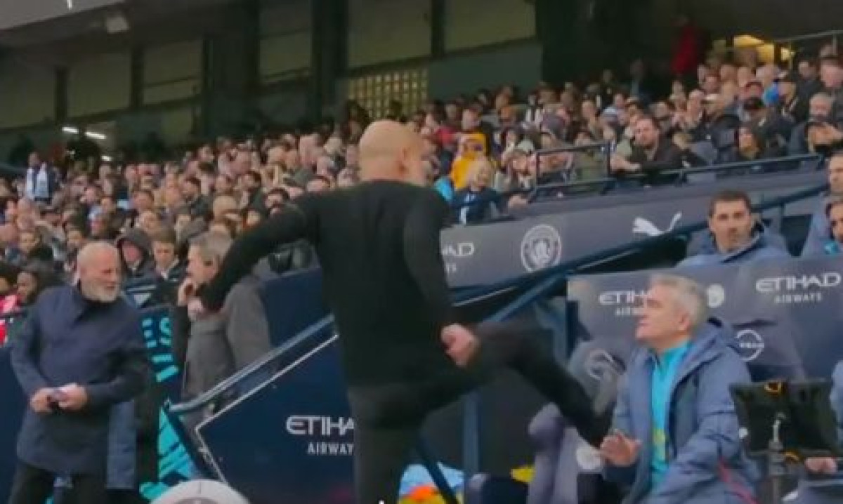 Tako ljutog Guardiolu nikad nismo vidjeli, navijači na tribini u čudu gledali šta radi trener Cityja