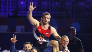 Srpski hrvač podigao tri prsta u Zagrebu, pa objašnjenjem svog postupka još više razbijesnio Hrvate