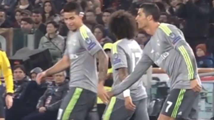 Ronaldo uhvatio Jamesa za stražnjicu