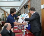 Rukometaši poklonili dres premijeru