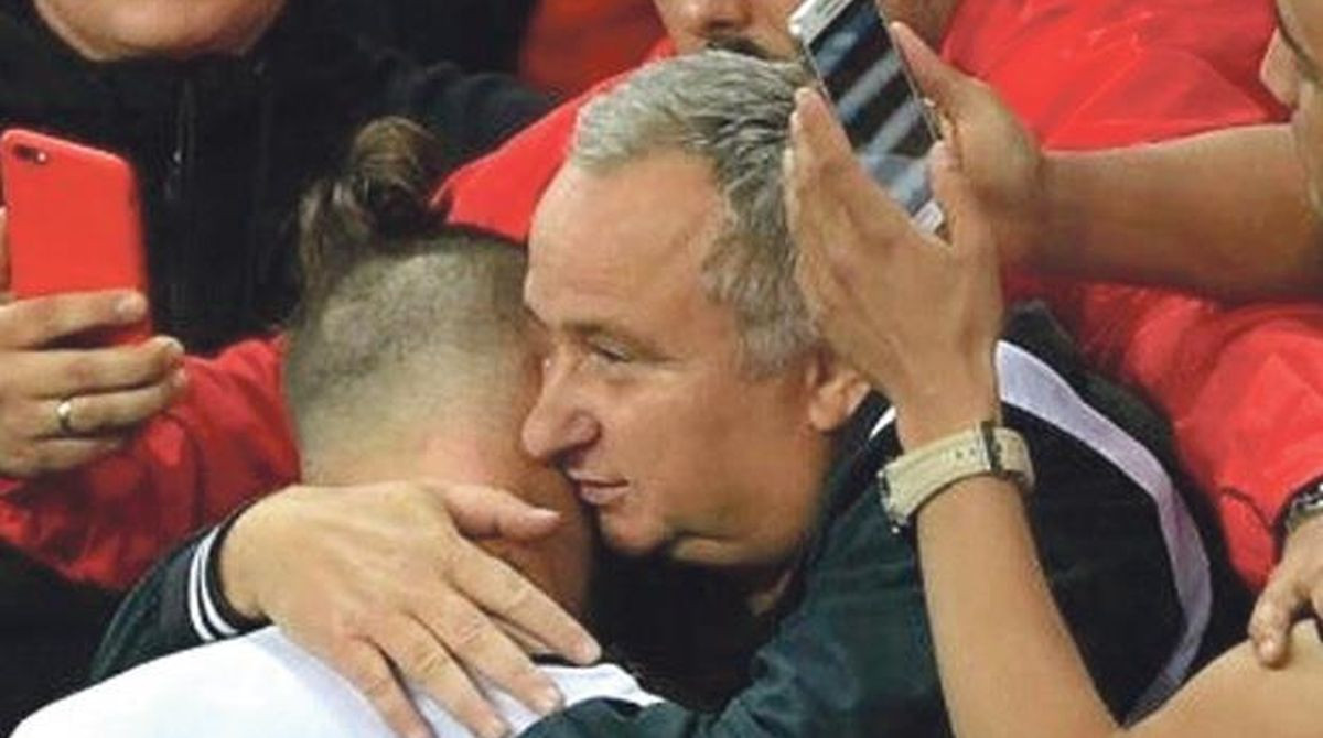 Ovo je otac odbjeglog Srbina za kojeg bi Piksi odmah našao mjesto u timu: "Ne igra za Srbiju jer..." Ovo je otac odbjeglog Srbina za kojeg bi Piksi odmah našao mjesto u timu: "Ne igra za Srbiju jer..."