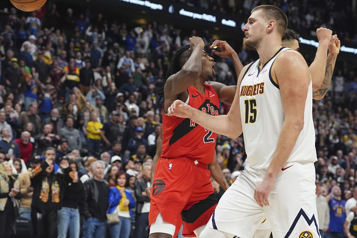 Nikola Jokić protivnike doveo do ludila: Jednom rukom češao nos, drugom poentirao Nikola Jokić protivnike doveo do ludila: Jednom rukom češao nos, drugom poentirao