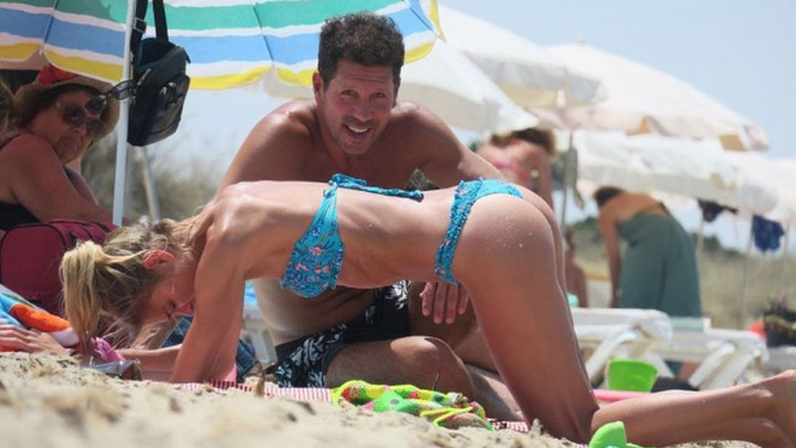 Simeone sa suprugom uživa na Ibizi, ali paparazzi im ne daju mira...