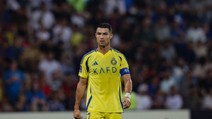 Cristiano Ronaldo bijesan kao nikada do sada: Šutnuo loptu na tribine i svađao se sa sudijama