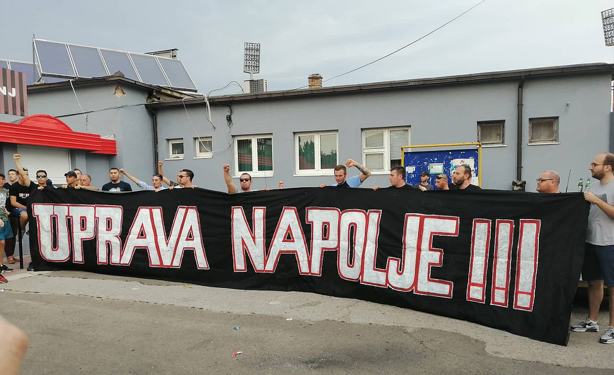 Fukare protestvovale ispred Tušnja: Navjerniji navijači Slobode nisu štedjeli nikoga Fukare protestvovale ispred Tušnja: Navjerniji navijači Slobode nisu štedjeli nikoga