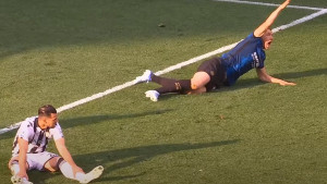 Poznati italijanski sudac obrazložio: Je li Džeko odglumio za Oskara ili je stvarno bio penal?