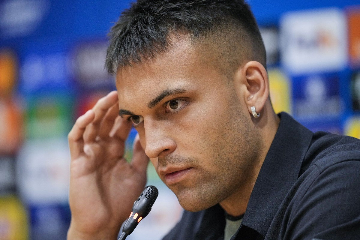 Lautaro Martinez dobio pitanje o Lamineu Yamalu: "Ma nema tu poređenja, zna s ko je najbolji ikad" Lautaro Martinez dobio pitanje o Lamineu Yamalu: "Ma nema tu poređenja, zna s ko je najbolji ikad"