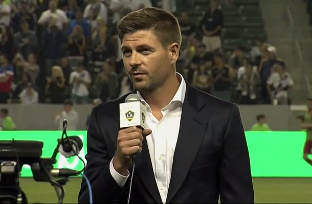 Već postao heroj: Gerrard navijače Galaxyja počastio pivama