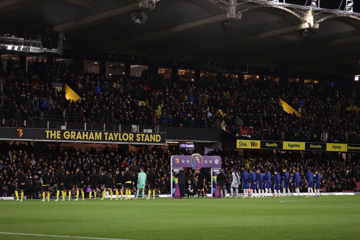 Prekinut duel Watforda i Chelseaja: Loše slike iz Engleske, doktori spašavaju život na stadionu