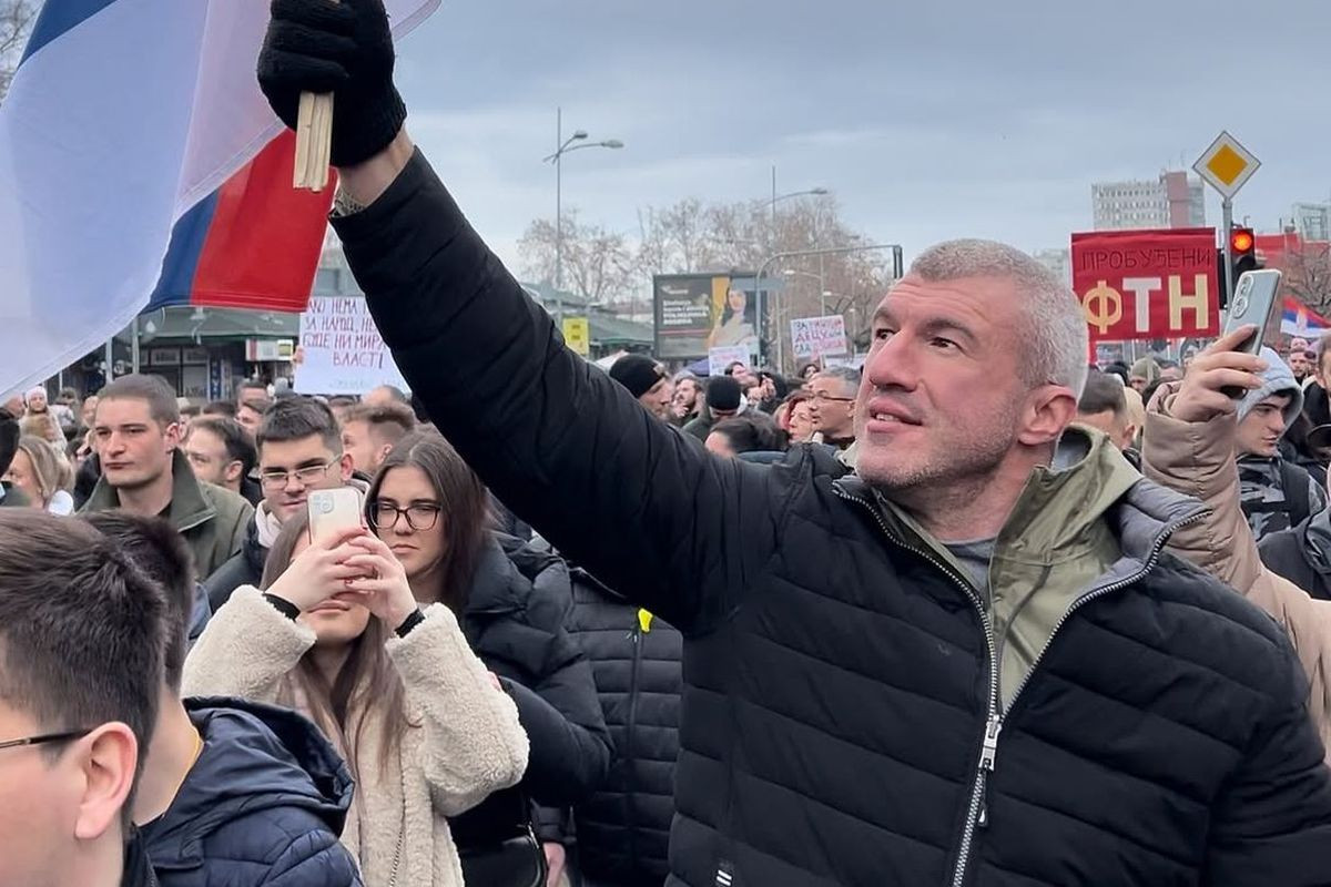 Ma, kakav Vučić, mašina je raskrinkala čovjeka u kojeg se Srbi kunu: Las Vegas, ljepotice, đakuzi... Ma, kakav Vučić, mašina je raskrinkala čovjeka u kojeg se Srbi kunu: Las Vegas, ljepotice, đakuzi...