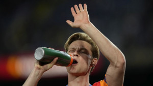 Sada može pokazati ljubav prema Barceloni: Xavi rekao De Jongu šta mora da uradi da ga ne prodaju