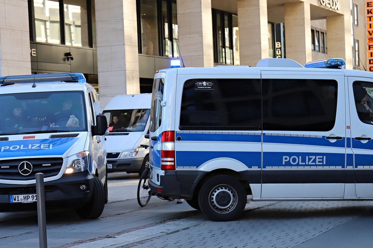 Navijači Zrinjskog brutalno napadnuti u Frankfurtu! Navijači Zrinjskog brutalno napadnuti u Frankfurtu!