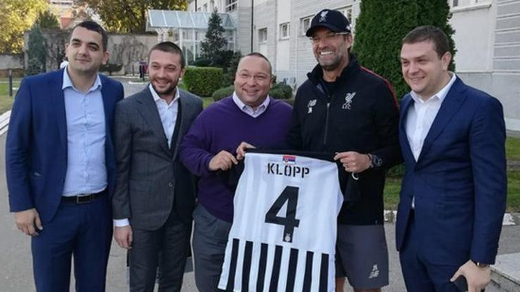 Direktor Zvezde ogorčen što je Partizan poklonio Klopu dres s brojem četiri