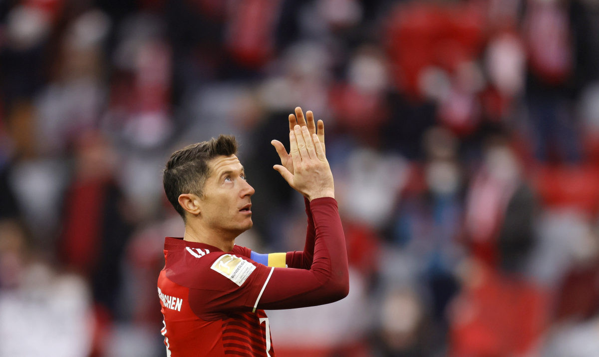 Bivši igrač Bayerna bijesan na Lewandowskog: "Šta još treba da rade, da mu režu nokte na nogama?" Bivši igrač Bayerna bijesan na Lewandowskog: "Šta još treba da rade, da mu režu nokte na nogama?"