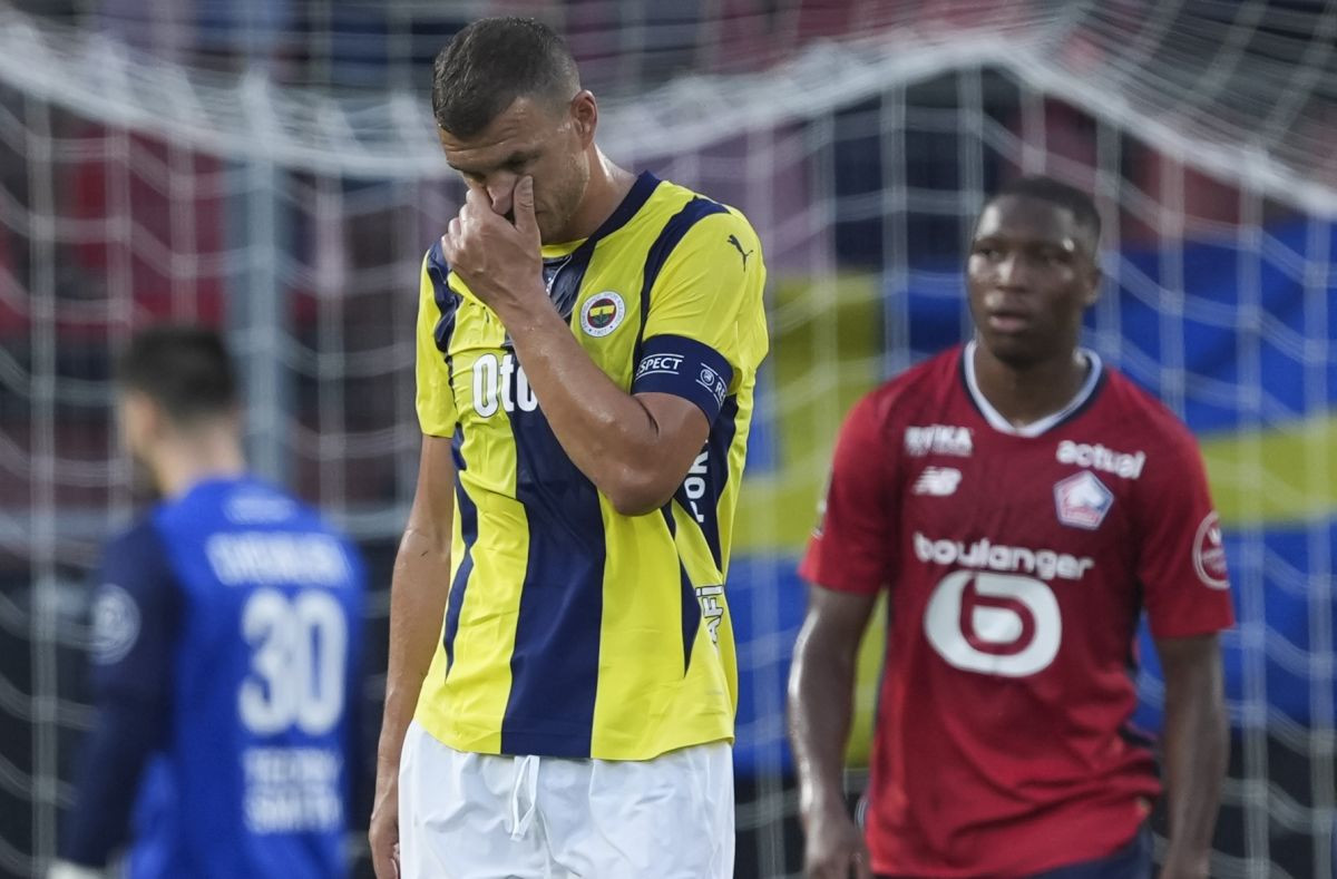 Džeko se ispromašivao: Nerealno kako je Livaković matiran u posljednjoj minuti za poraz Fenerbahčea Džeko se ispromašivao: Nerealno kako je Livaković matiran u posljednjoj minuti za poraz Fenerbahčea