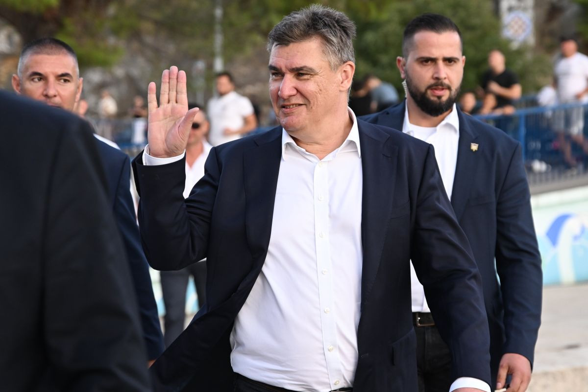 Predsjednik Hrvatske o zatvorenim navijačima Dinama: Grci ih tretiraju kao ratne zarobljenike Predsjednik Hrvatske o zatvorenim navijačima Dinama: Grci ih tretiraju kao ratne zarobljenike