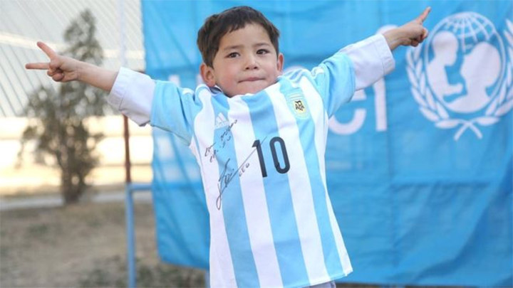 Dečko koji je očarao svijet dobio potpisan dres Argentine