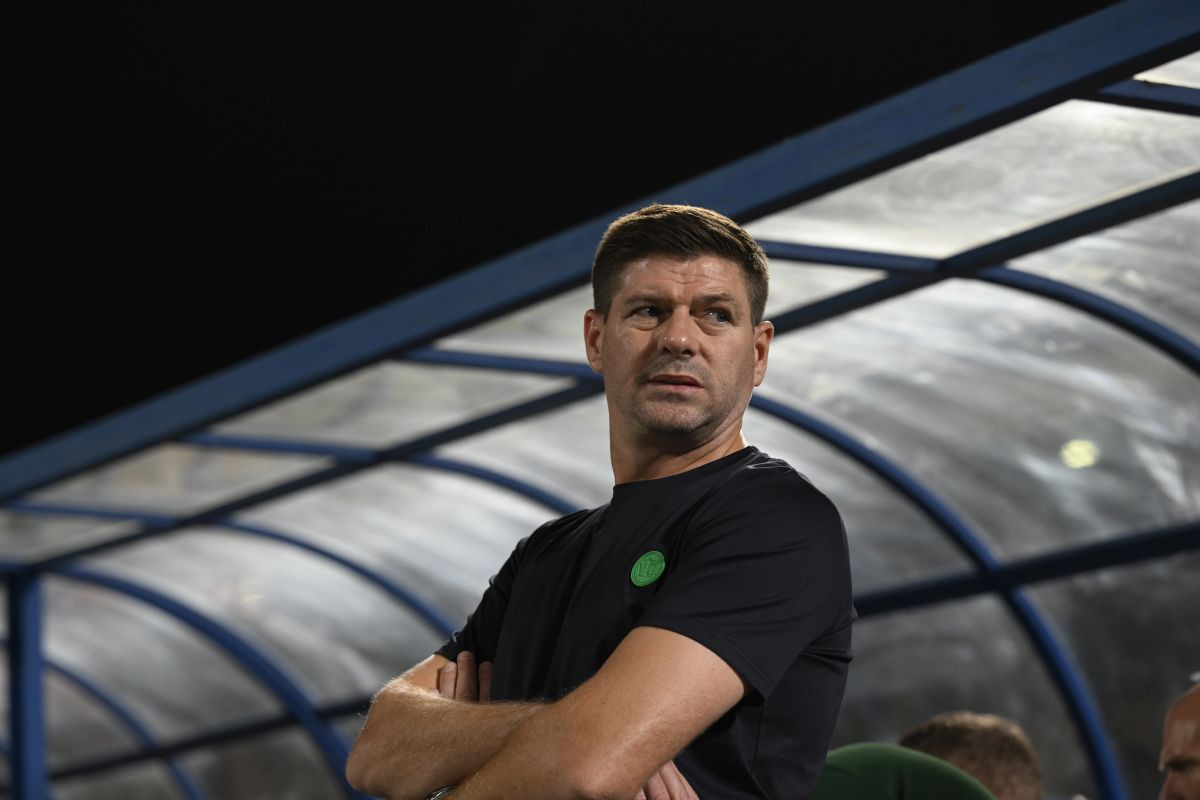 Njegov tim se muči i ne može nikog da pobijedi, a Gerrard ima bizaran razlog za to Njegov tim se muči i ne može nikog da pobijedi, a Gerrard ima bizaran razlog za to