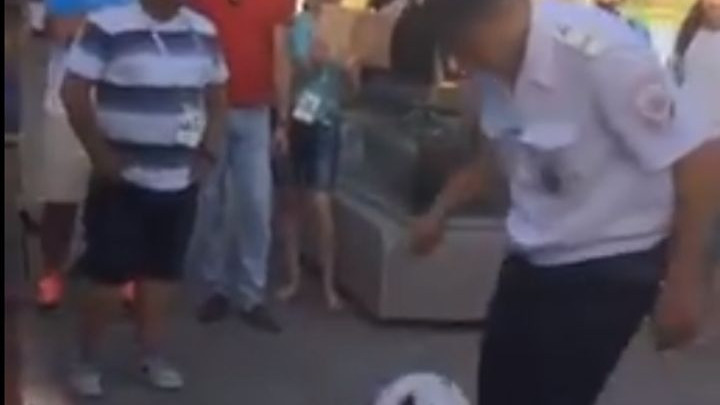 Džaba sve zvijezde Mundijala - najveću pažnju je privukao policajac