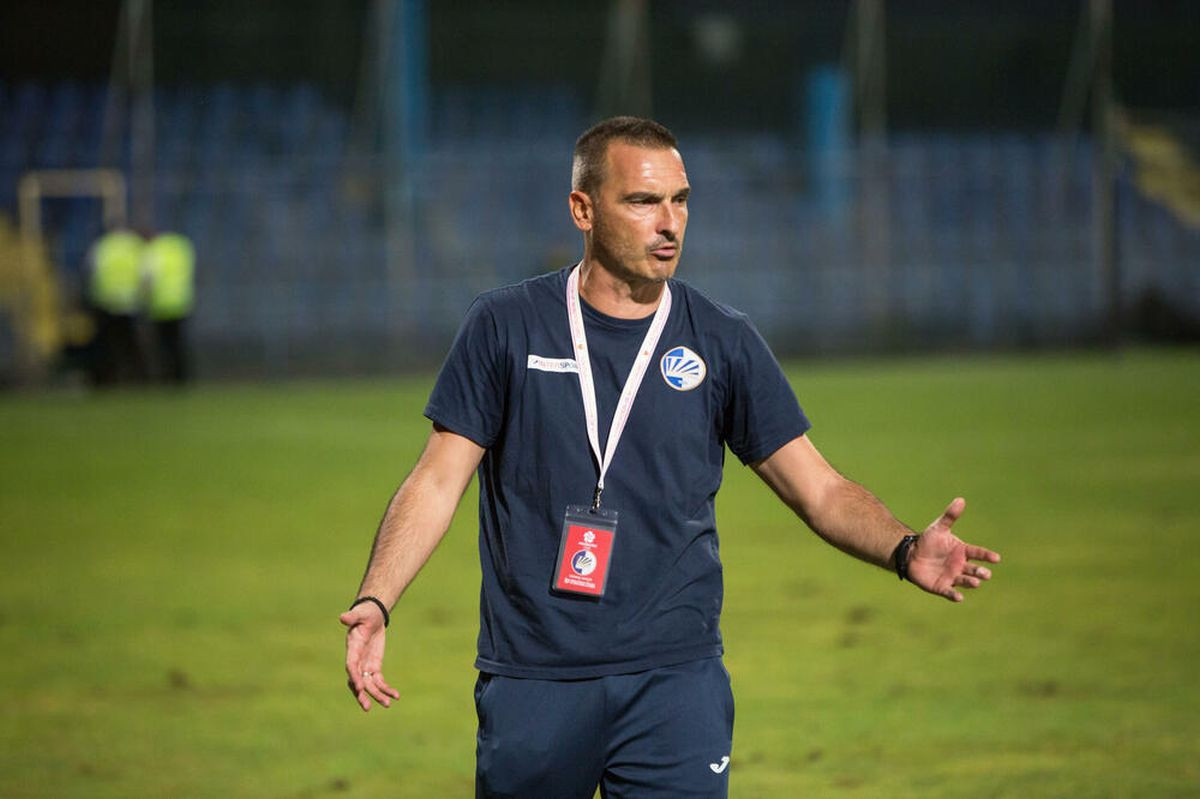 Trener crnogorskog kluba iznio šokantne optužbe: "Repetirali su pištolj, prijećeno nam je" Trener crnogorskog kluba iznio šokantne optužbe: "Repetirali su pištolj, prijećeno nam je"