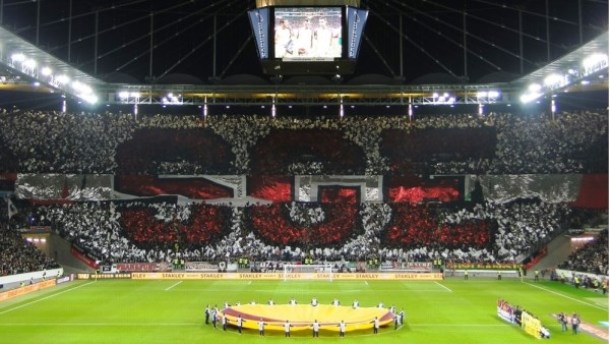 Koreografija Eintrachtovih Ultrasa, motiv više za fudbalere