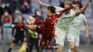 Stigla ponuda iz Engleske, Lewandowski od ljeta član elite?
