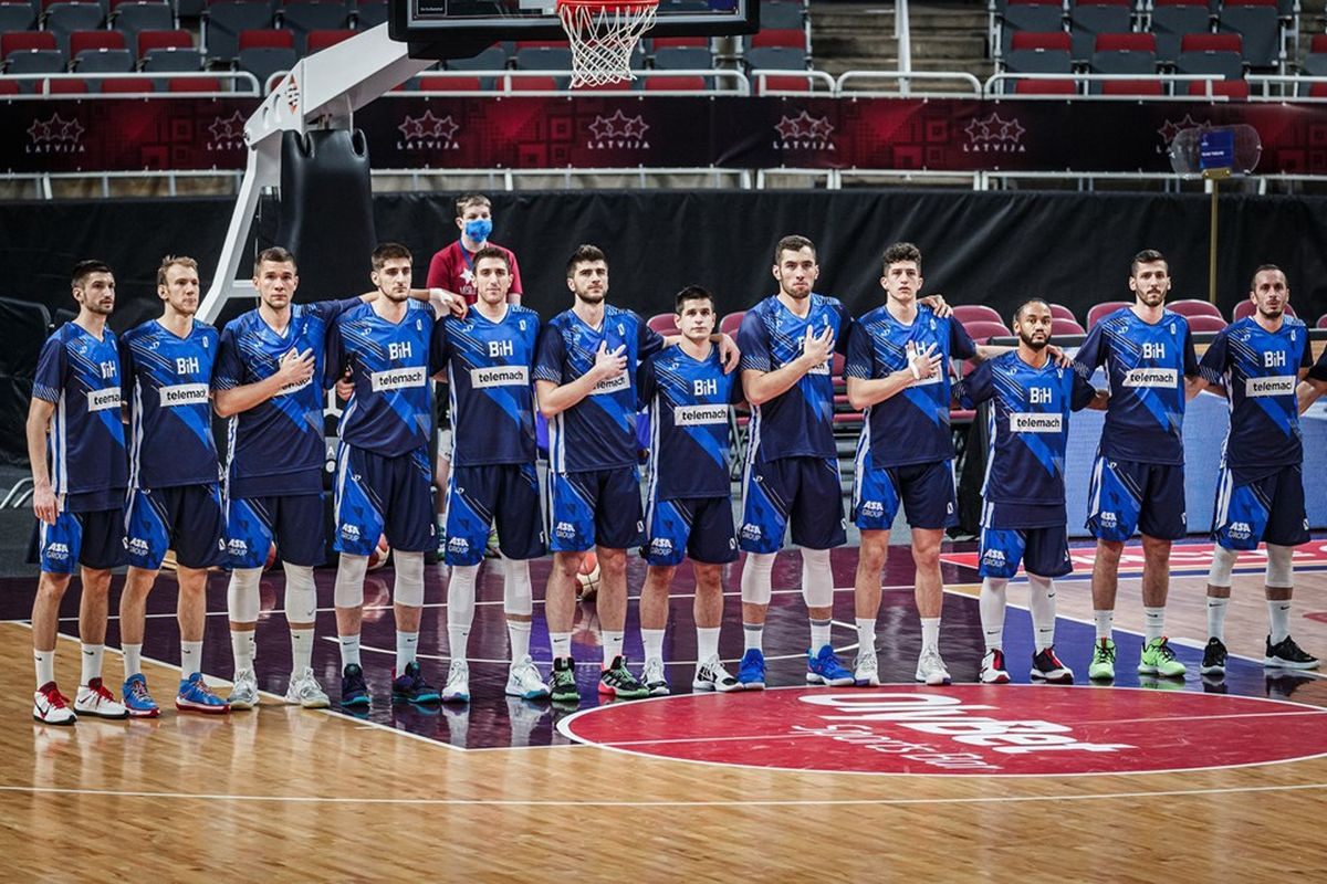 Košarkaška lekcija Bosnićevih izabranika: Zmajevi "zatrpali" koš Grčke na poluvremenu Košarkaška lekcija Bosnićevih izabranika: Zmajevi "zatrpali" koš Grčke na poluvremenu
