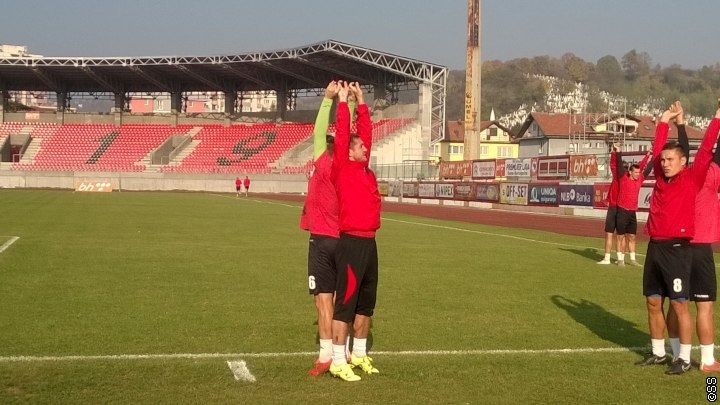 Tuzlaci u sjajnoj atmosferi dočekuju derbi sa Zrinjskim