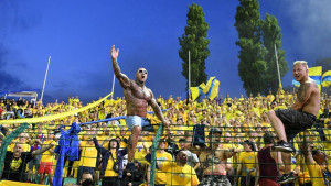 Ukrajinci tvrde: Vojsci se dobrovoljno priključila grupa navijača kultnog kluba