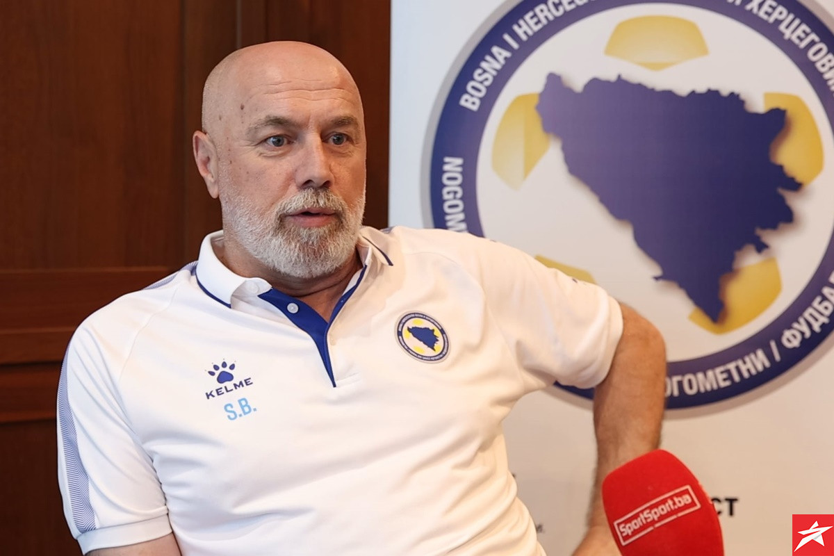 Barbarez pred Sloveniju: "To šta neko igra u klubu, ne mora značiti da mu je prirodna pozicija" Barbarez pred Sloveniju: "To šta neko igra u klubu, ne mora značiti da mu je prirodna pozicija"