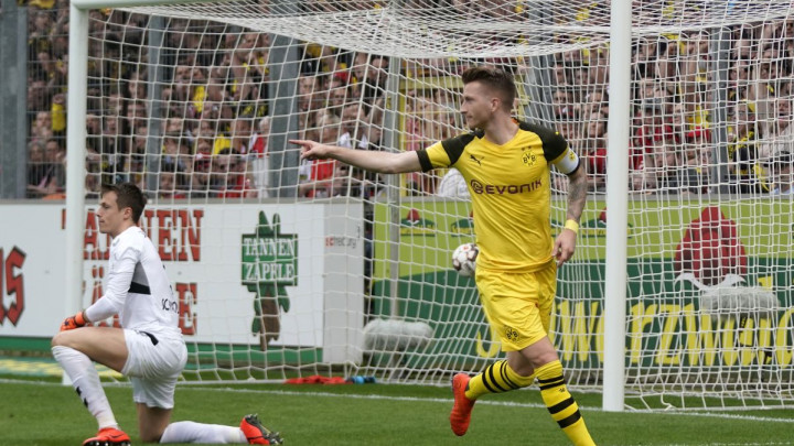 Borussia sjajnom igrom stigla do visoke pobjede protiv Freiburga i nastavila potjeru za Bayernom