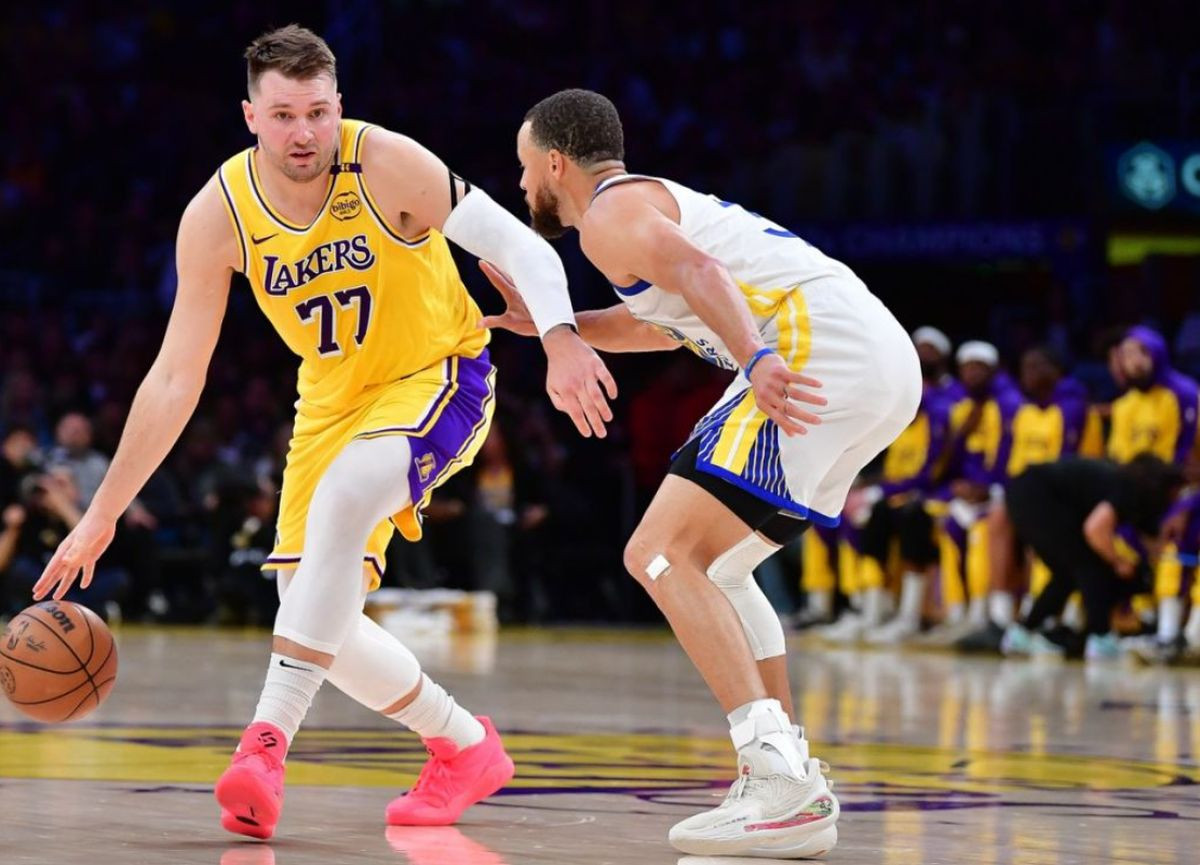 Curry srušio Lakerse u derbiju, raspoloženom LeBronu nedostajao pravi Dončić