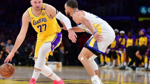 Curry srušio Lakerse u derbiju, raspoloženom LeBronu nedostajao pravi Dončić