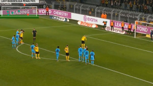 Rezervni igrači Greuther Furtha stali kod gola i ometali Haalanda dok je pokušavao izvesti penal