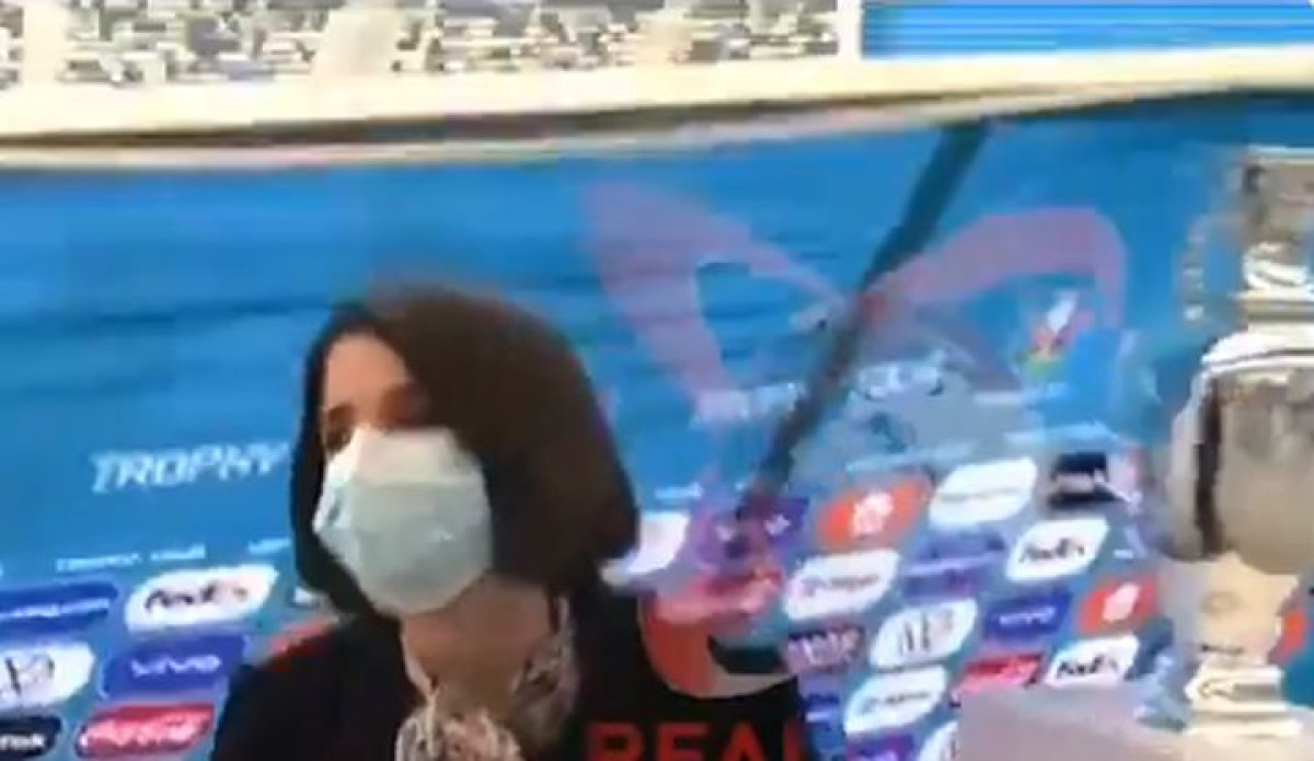 Novinarka u šoku: Vjetar srušio baner i trofej Eura u Bukureštu