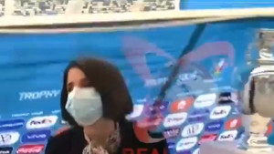 Novinarka u šoku: Vjetar srušio baner i trofej Eura u Bukureštu